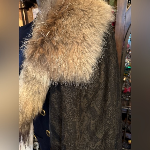 Roberto Cavalli Wool and Coyote Shawl - Picture 11 of 15